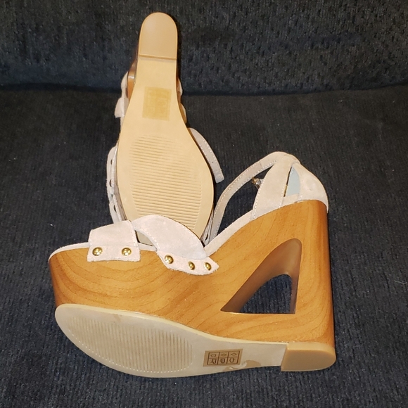 Cut out Wedges - Picture 4 of 4